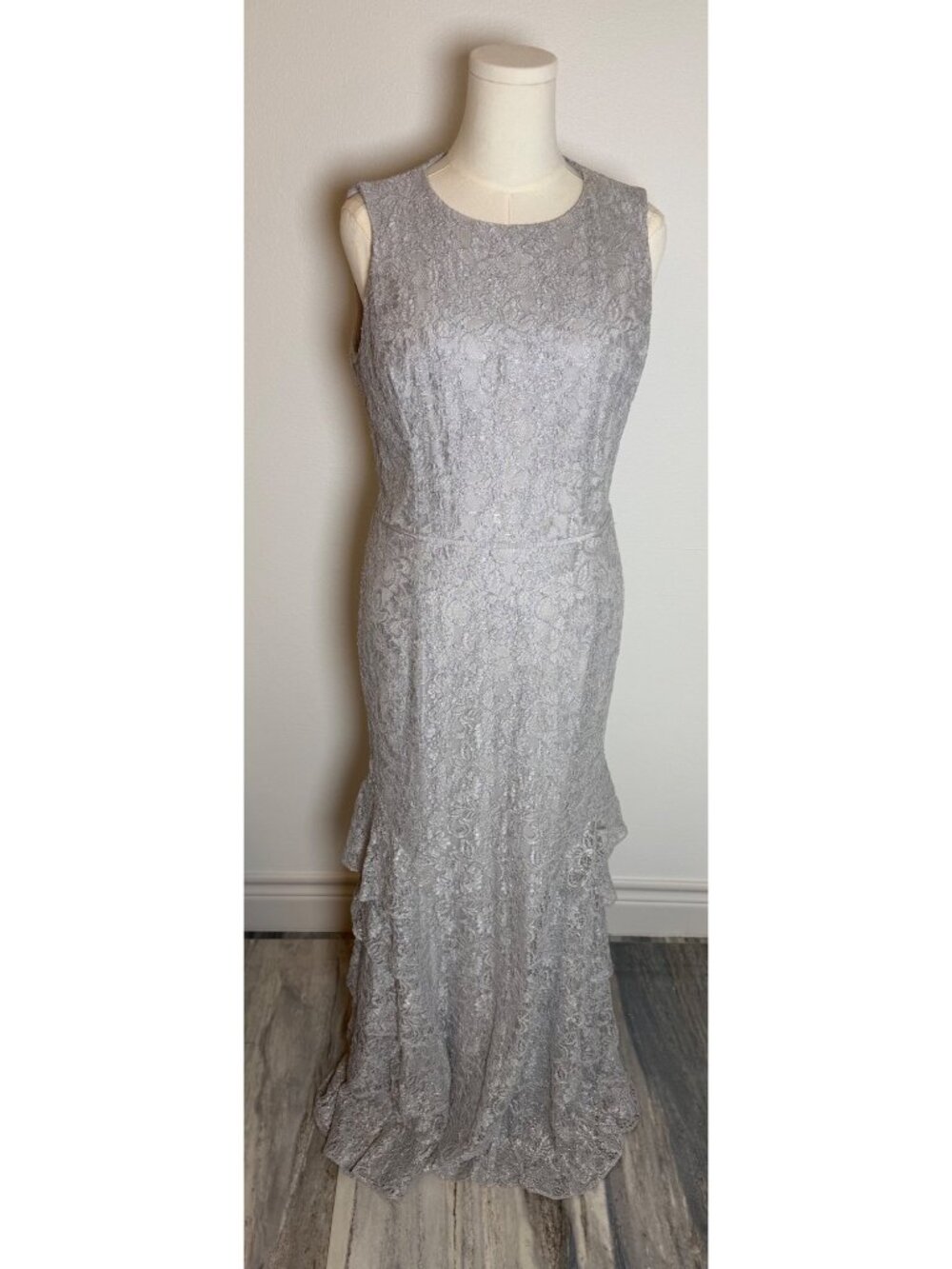 Lauren Ralph Lauren Silver Lace Sleeveless Gown with Ruffle Hem, Formal, SZ 14 - Picture 2 of 9